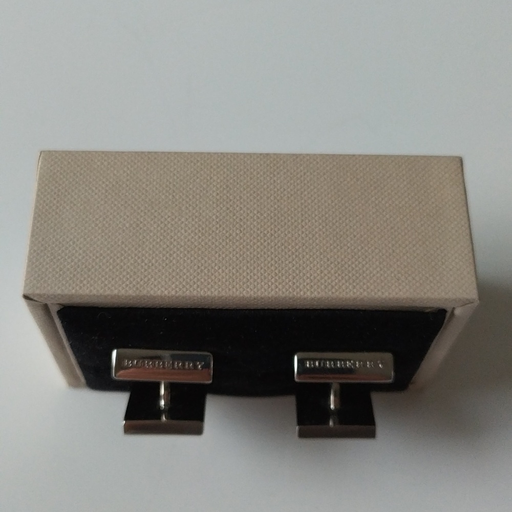 BURBERRY Check Cuff Link Set - Picture 2 of 5